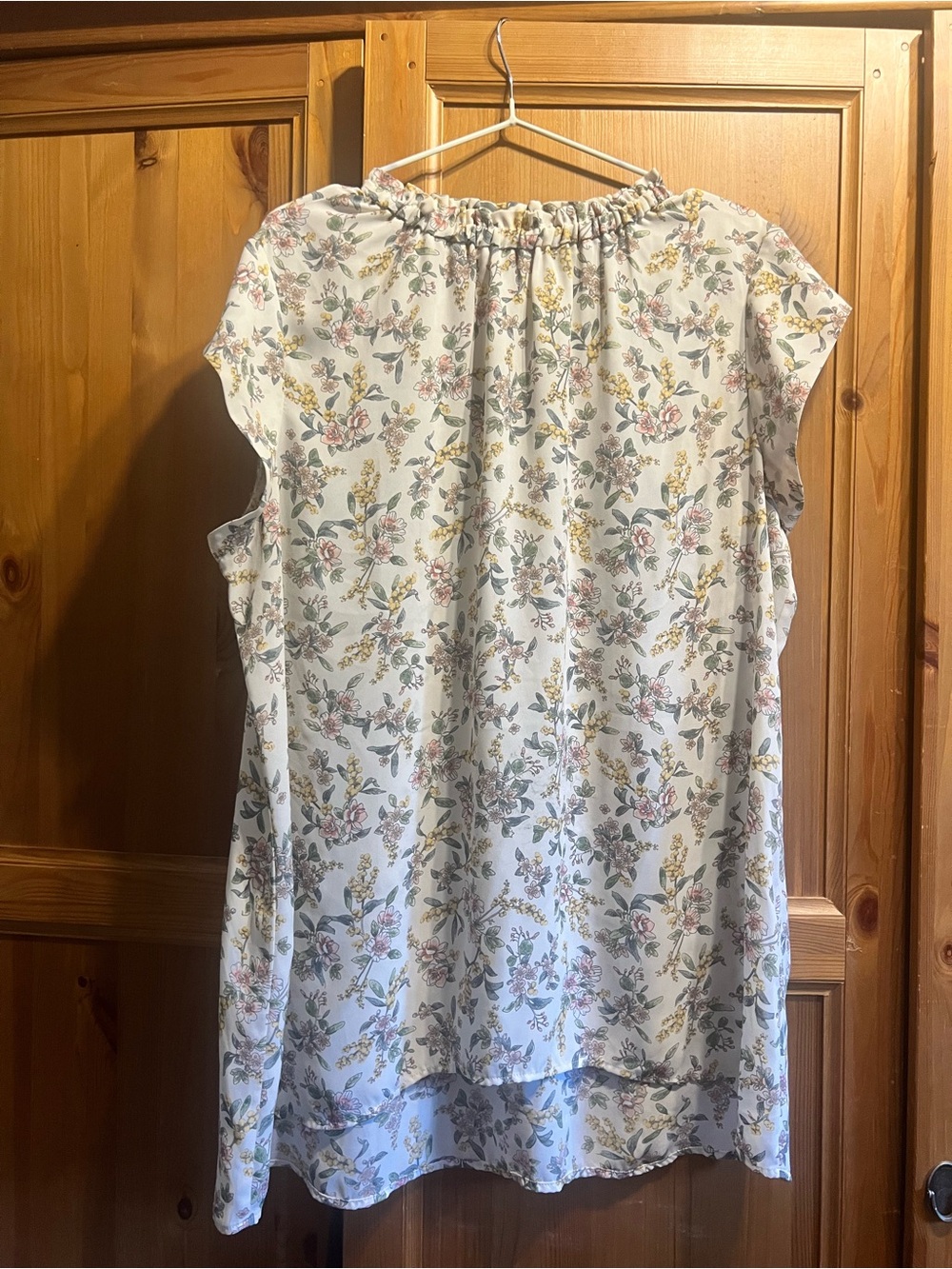 Reitmans Cream Floral Cap-Sleeve Blouse